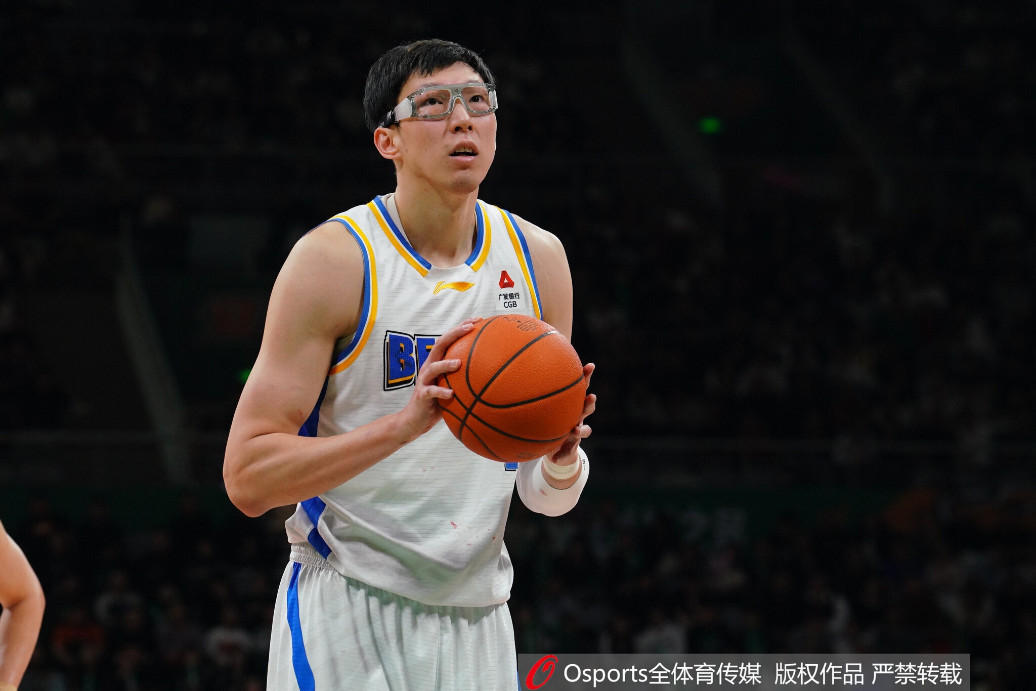 小鸟体育-高效两双！周琦6中5拿到14分11板2助1断1帽 最后时刻犯满